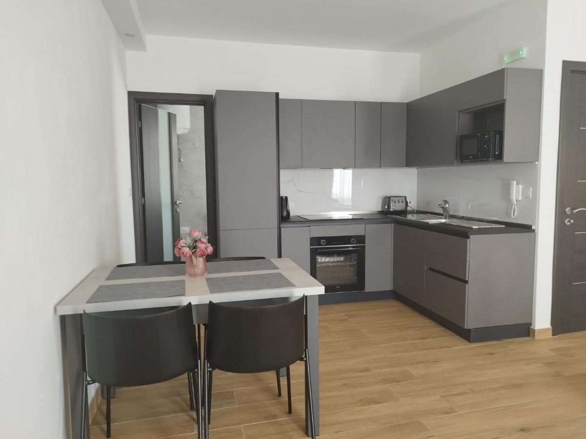 Coral Reef Apartments St. Paul's Bay Bagian luar foto