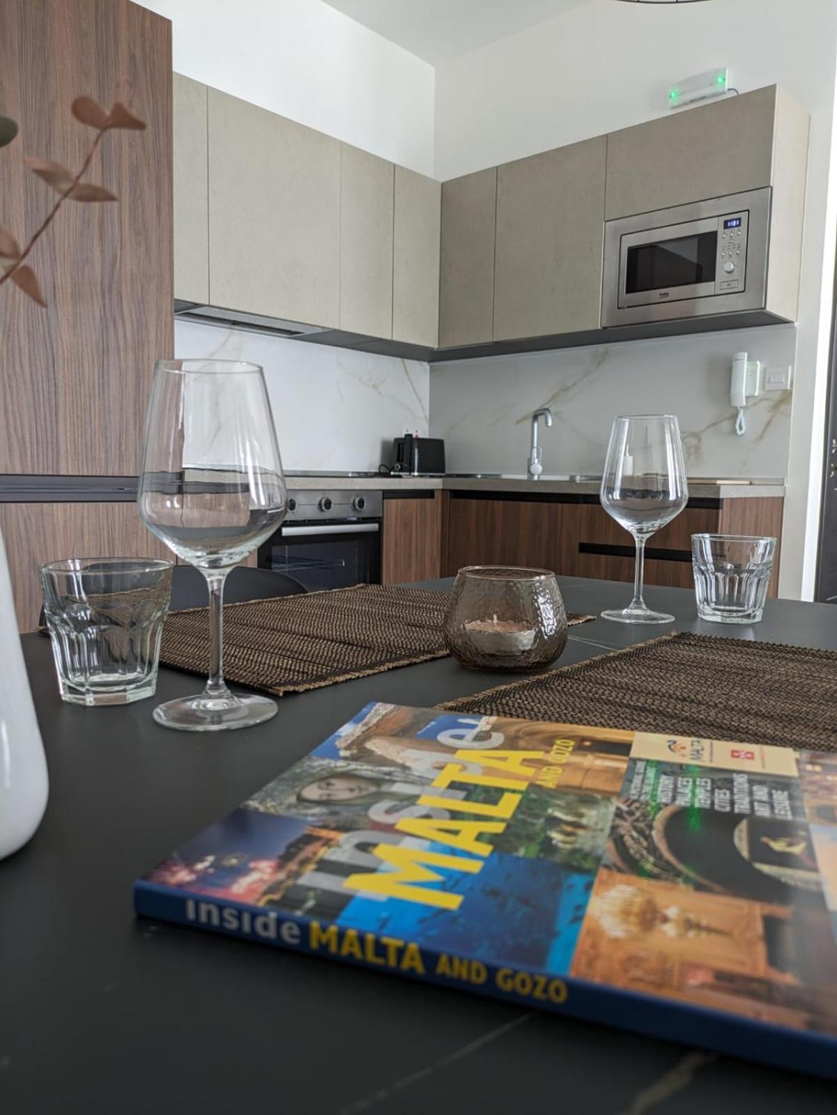 Coral Reef Apartments St. Paul's Bay Bagian luar foto